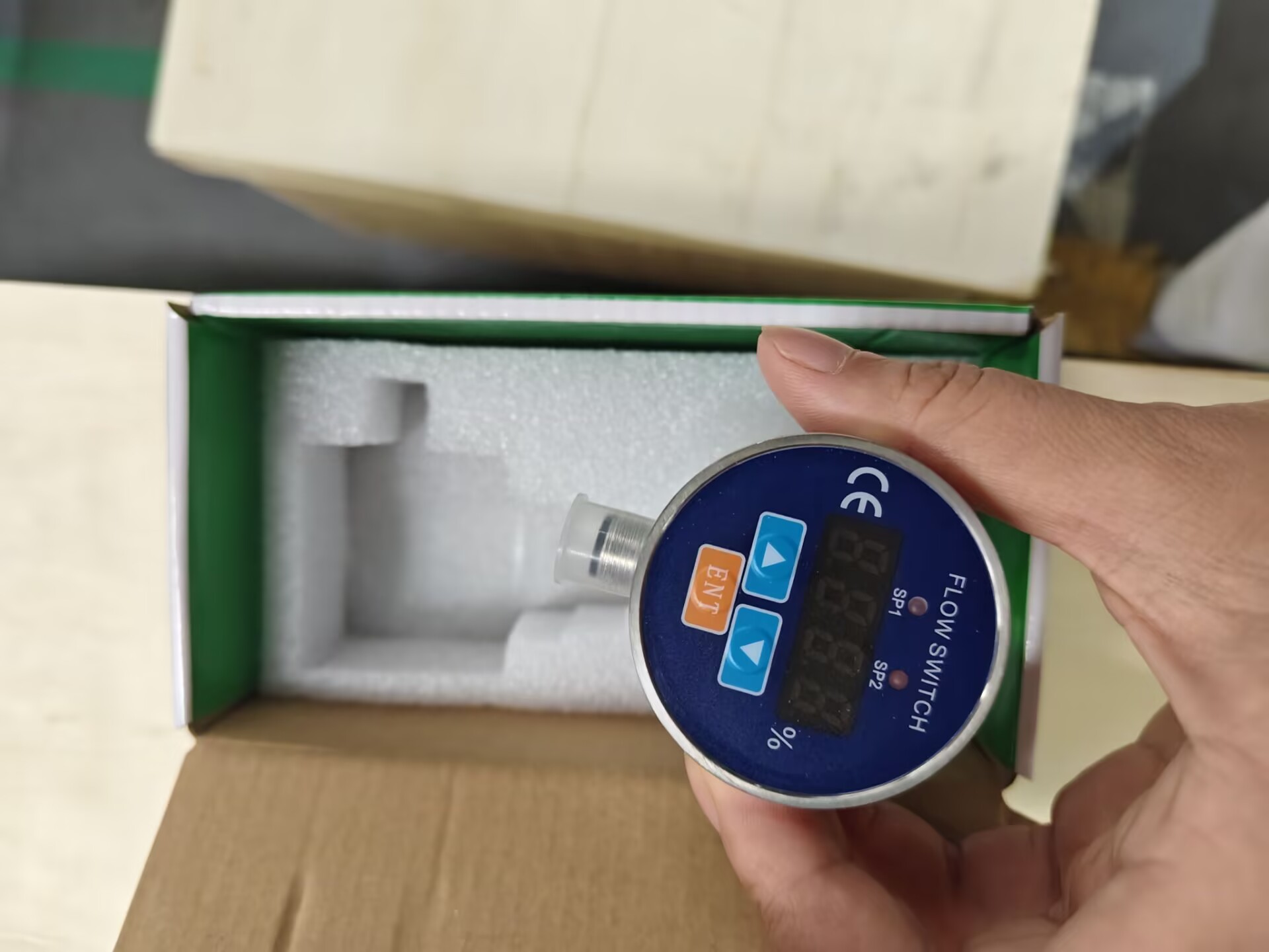 thermal mass flow switch
